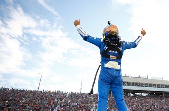 VUELTAS FINALES: Kyle Larson gana el Campeonato de la Serie de la Copa NASCAR