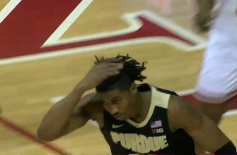 Jaden Ivey drives hard to the basket and finishes a tomahawk dunk on Indiana