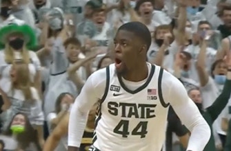 
					Gabe Brown puts a cherry on top of Michigan State’s 83-67 victory over Michigan with an alley-oop slam
				