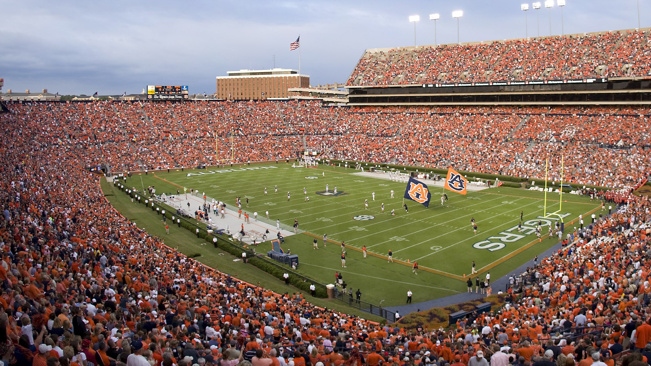 Auburn Tigers Dominate New Mexico Lobos 45-19: Hank Brown Shines in First Start