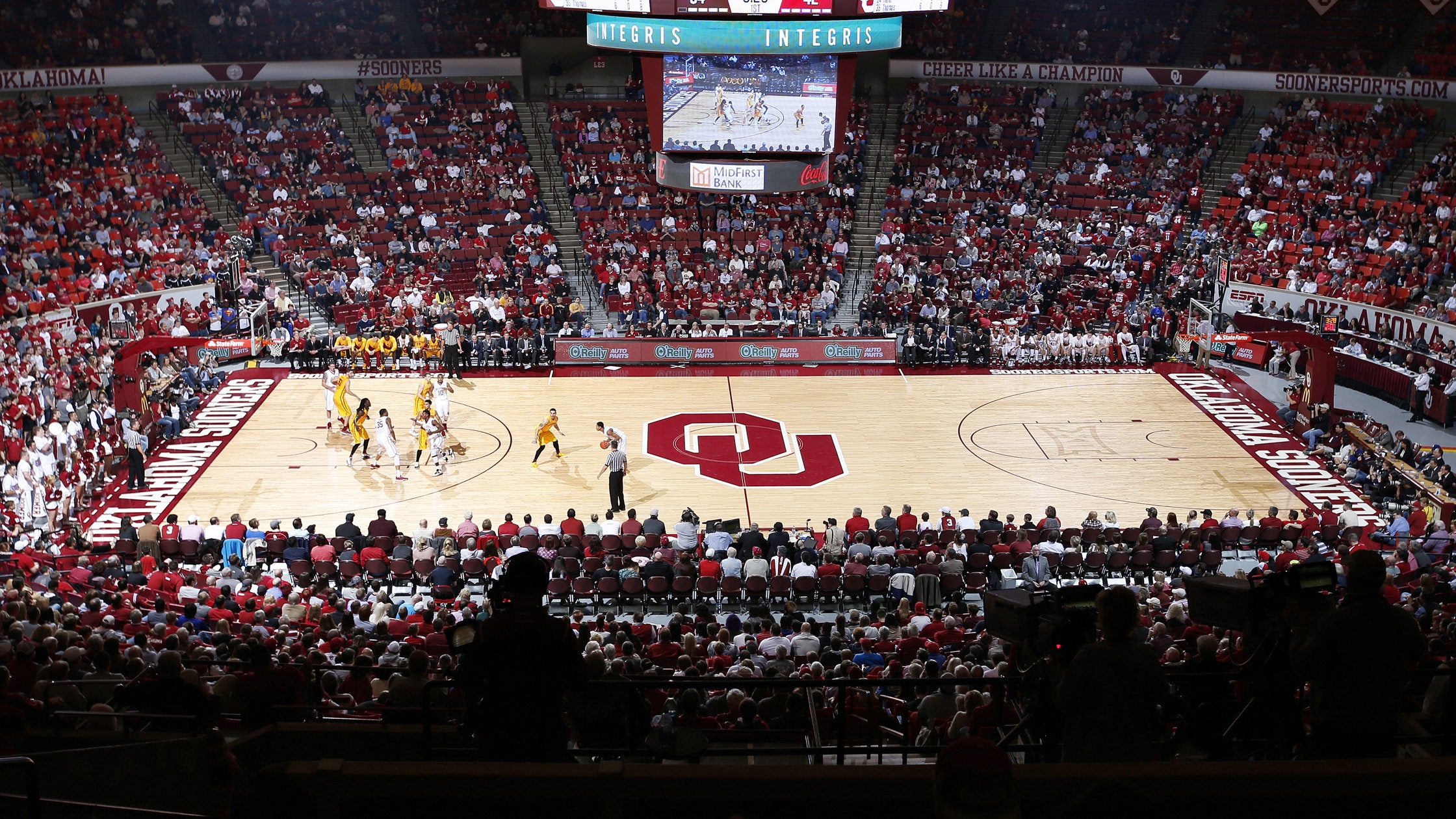 Lloyd Noble Center