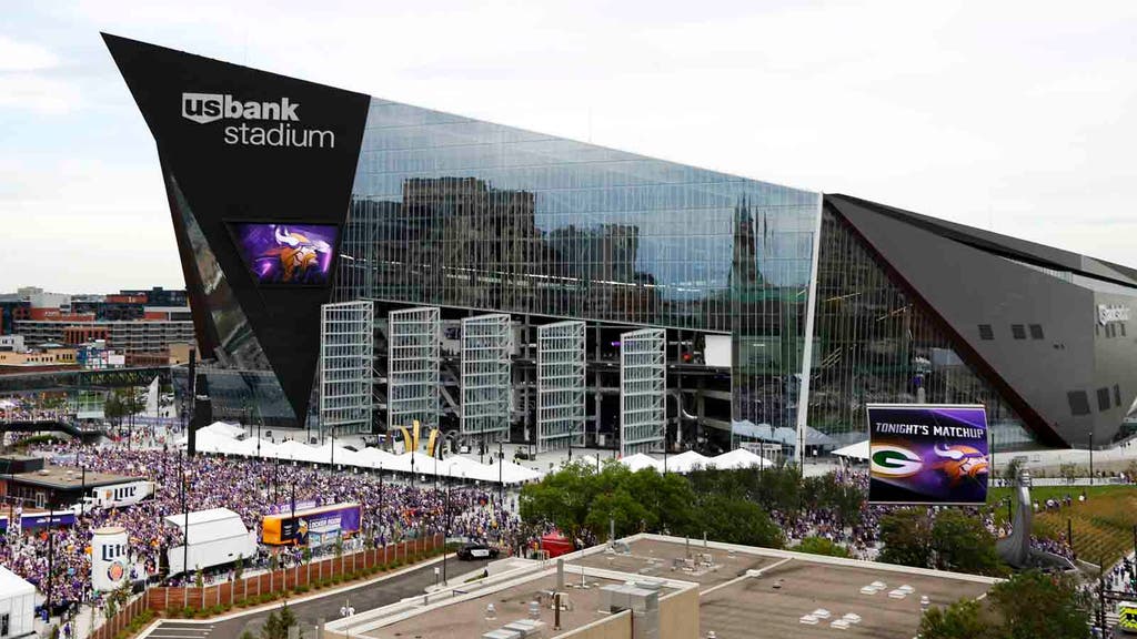 Packers Rally Falls Short In First Game In Vikings New Stadium Fox Sports