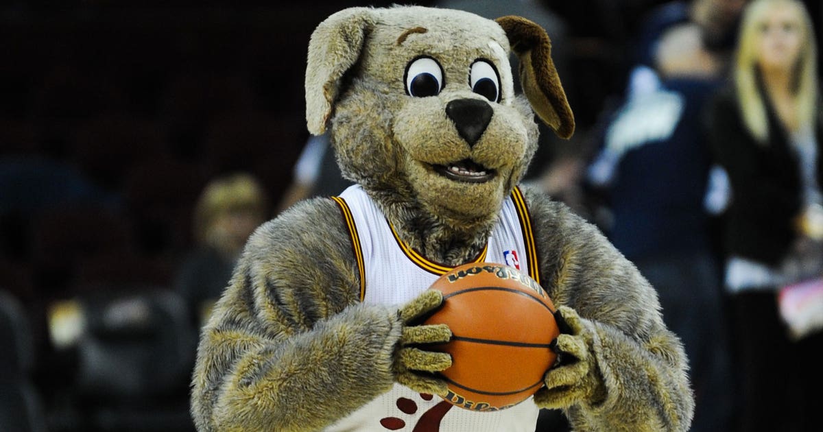 Shot of the year? Cavs mascot Moondog shows off skills | FOX Sports