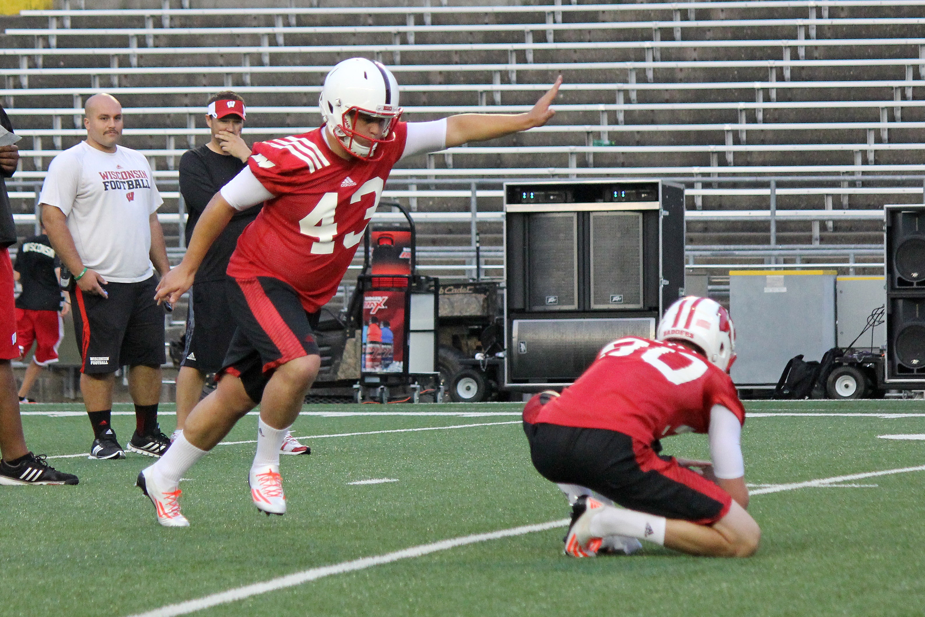 Badgers Kicker Gaglianone Brings Big Leg Brazilian Flair Fox Sports