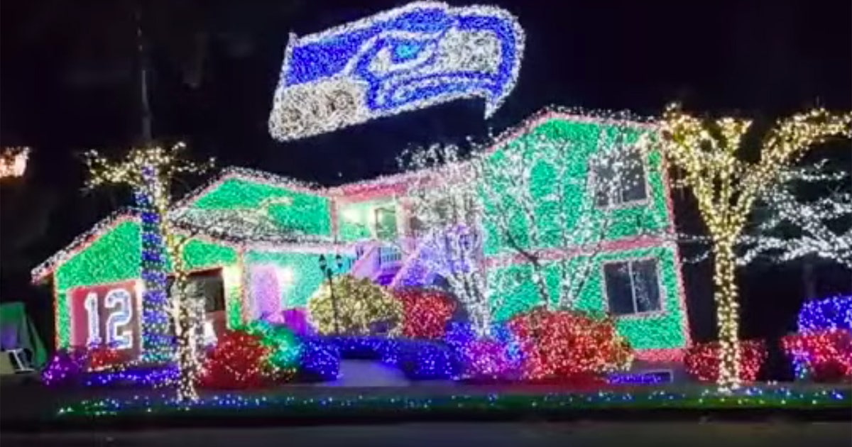 Seahawks fan pays tribute to team with insane Christmas lights display