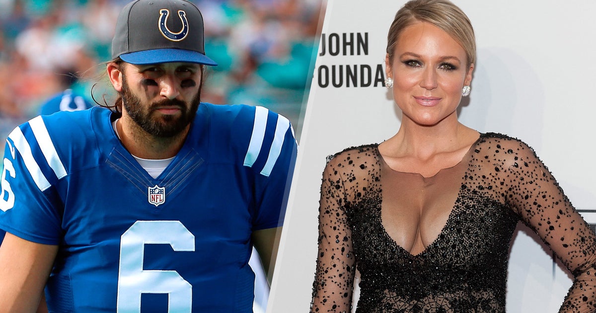 It appears Jewel is dating Colts QB Charlie Whitehurst (aka 'Clipboard