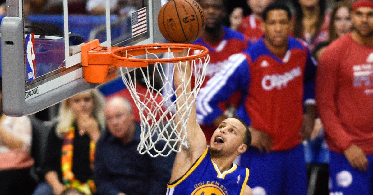 WATCH: Stephen Curry does double dunk at Warriors training 