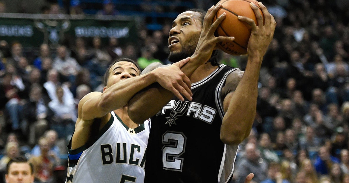 Kawhi Leonard's massive hands give Shaq's a run for their 