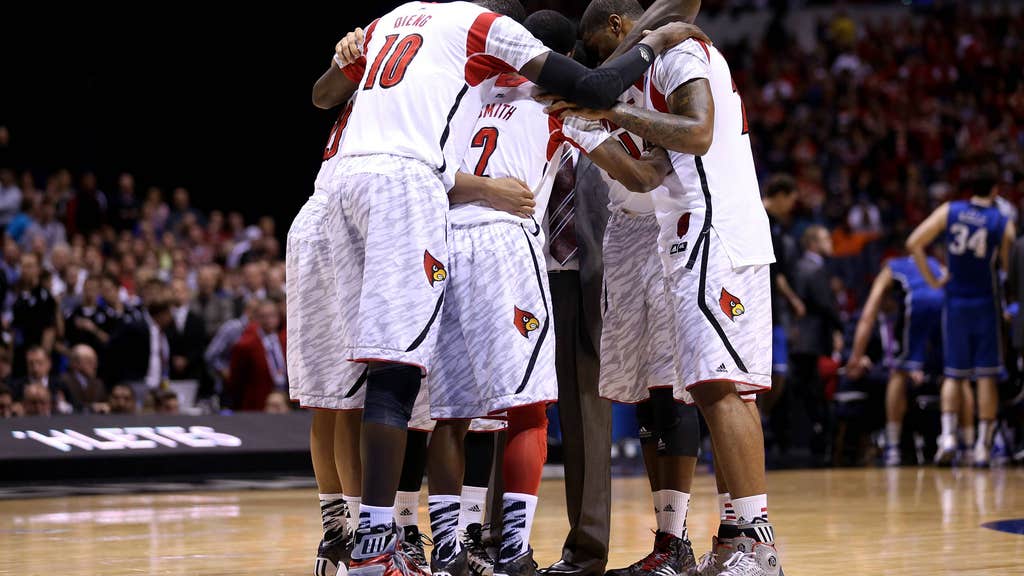 Kevin Ware Suffers Devastating Leg Injury During Louisville S Win Over Duke Fox Sports