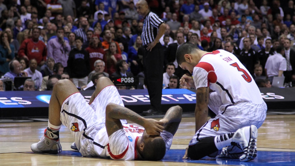 Kevin Ware Suffers Devastating Leg Injury During Louisville S Win