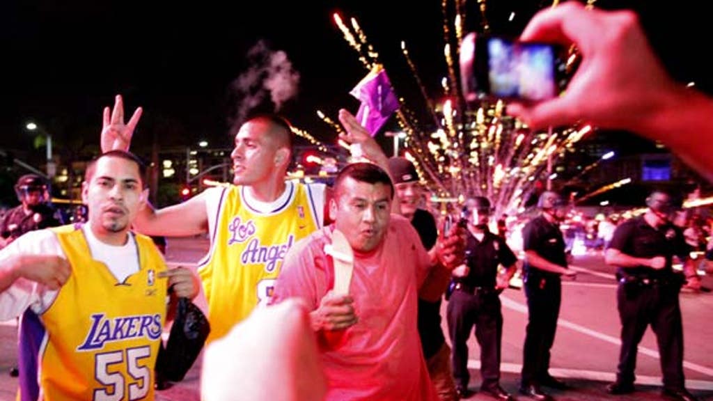 Lakers Fans Celebrate Nba Title Fox Sports