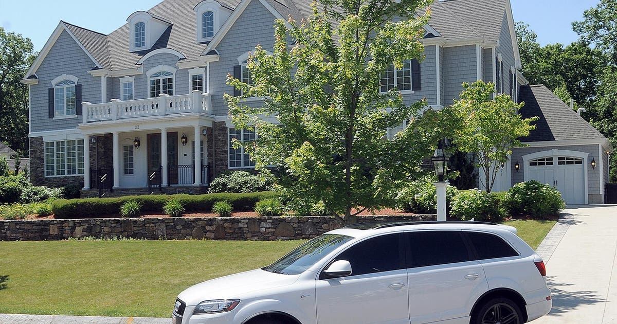 aaron-hernandez-felt-helpless-as-police-searched-his-home-fox-sports