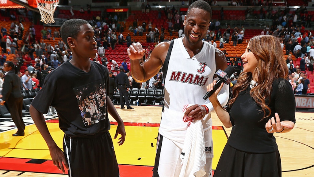 Dwyane Wade S 13 Year Old Son Zaire Texts Struggling Dad Stay On