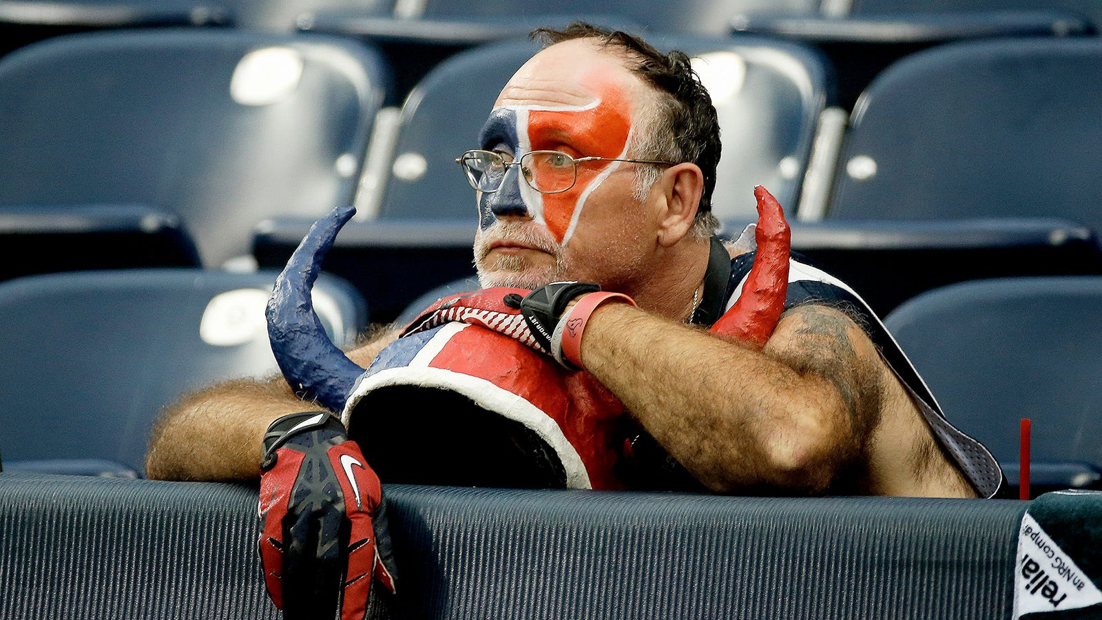 5 photos of heartbroken NFL fans during Week 12 FOX Sports