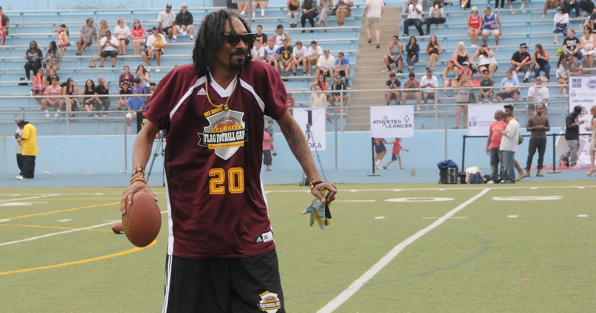 High School Snoop Dogg Snoop Dogg pens fight song for son's top-ranked high school football