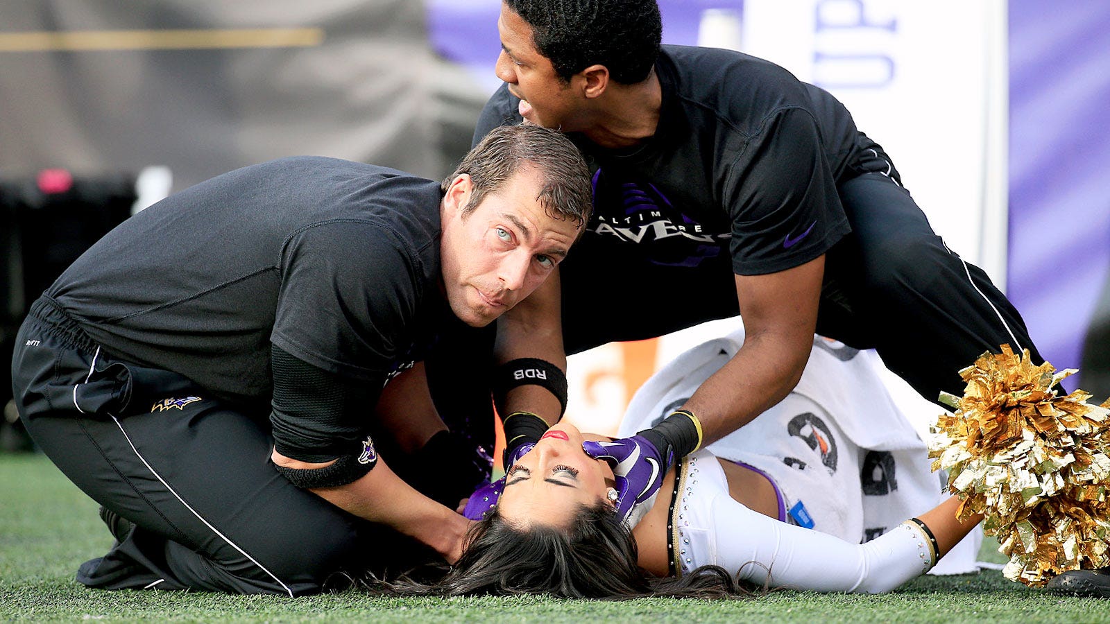 Ravens Cheerleader Injured In Fall At Sunday S Game Team Says