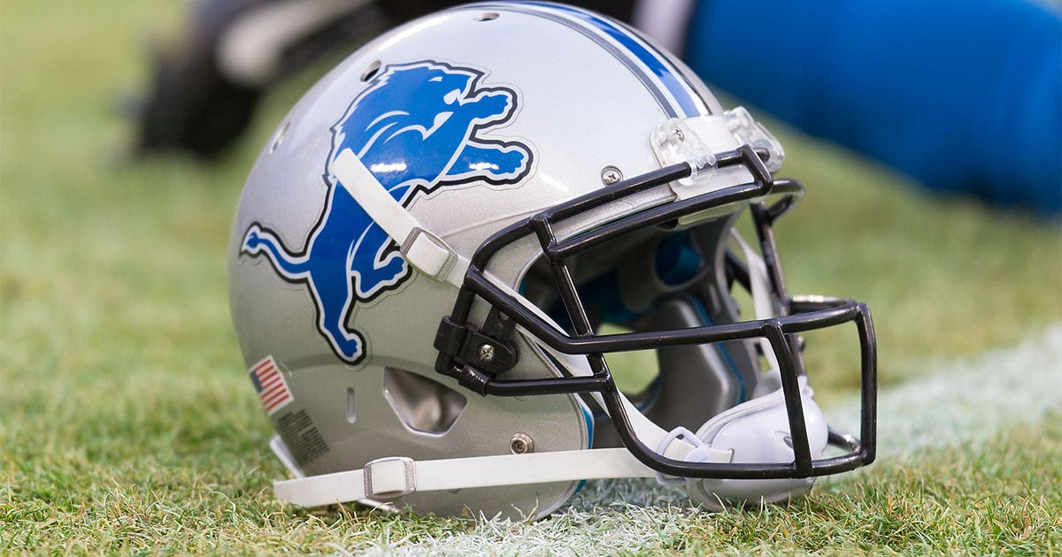 PHOTO: The Lions can't even get their practice helmets right | FOX Sports