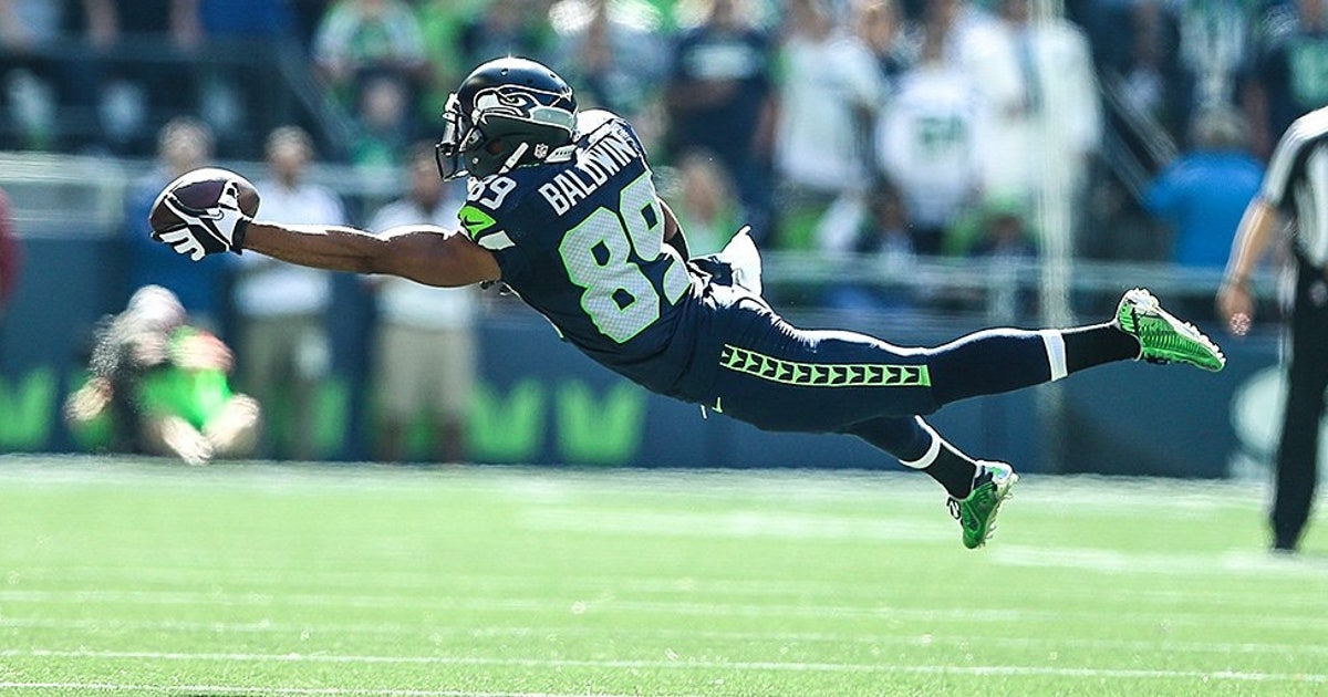 Seahawks WR Doug Baldwin lays out to make spectacular onehanded diving